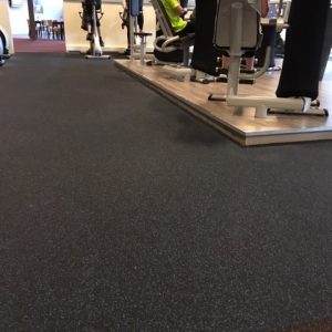 Granulaat fitness vloer in sportschool
