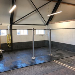 Rubbervloeren en wanden poetsplaats